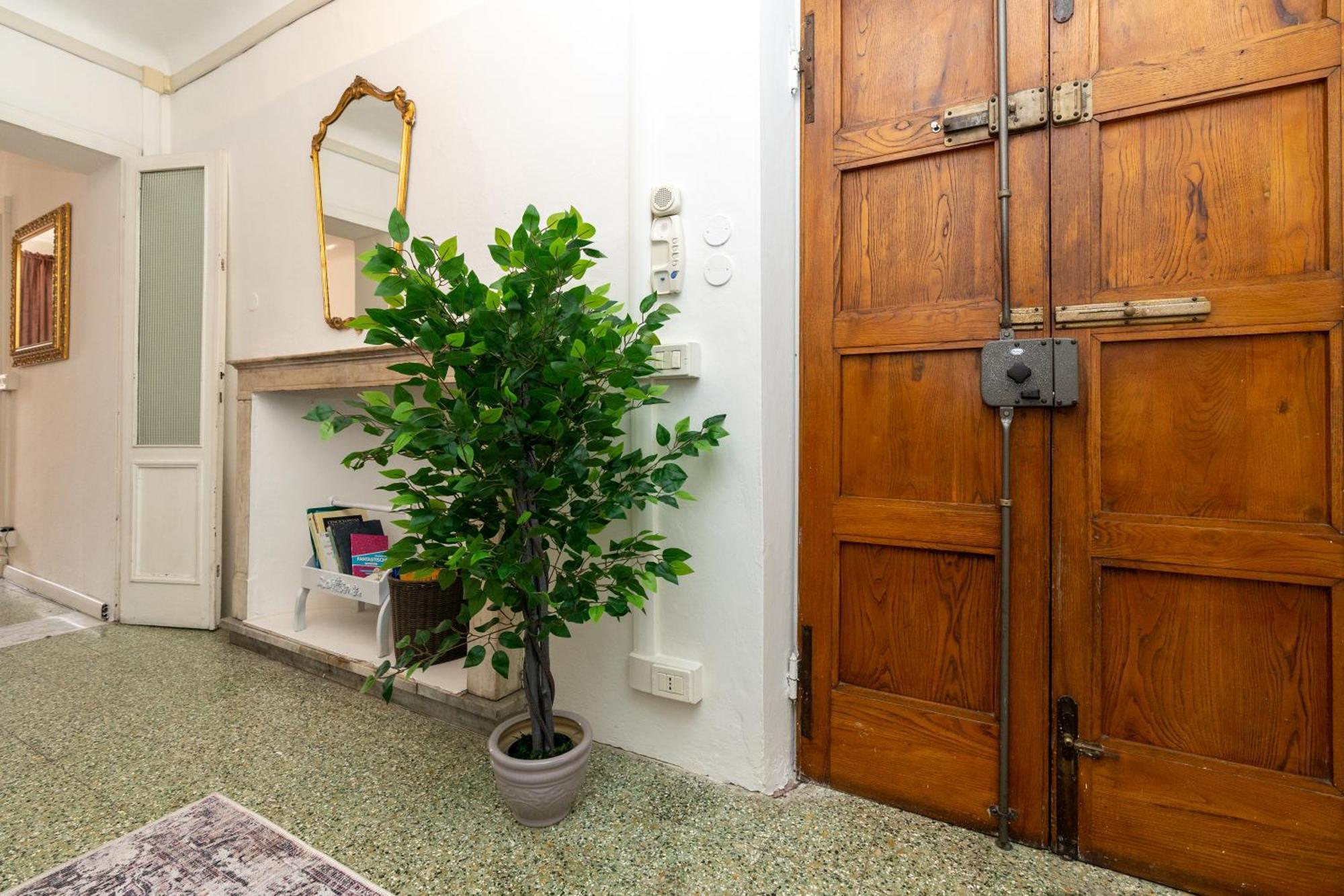 Historic Apt In The Center Of Lucca With Balcony Appartement Buitenkant foto